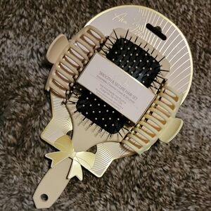 NWT Ava Joy Smooth & Secure Hair Brush Clip Set
